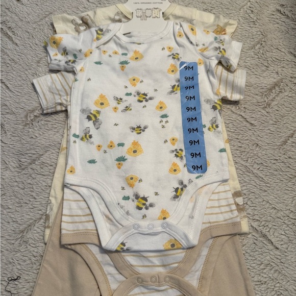 Burt's Bees Baby Other - NWT Burts Bees Baby 4 Piece Set Size 9 Months